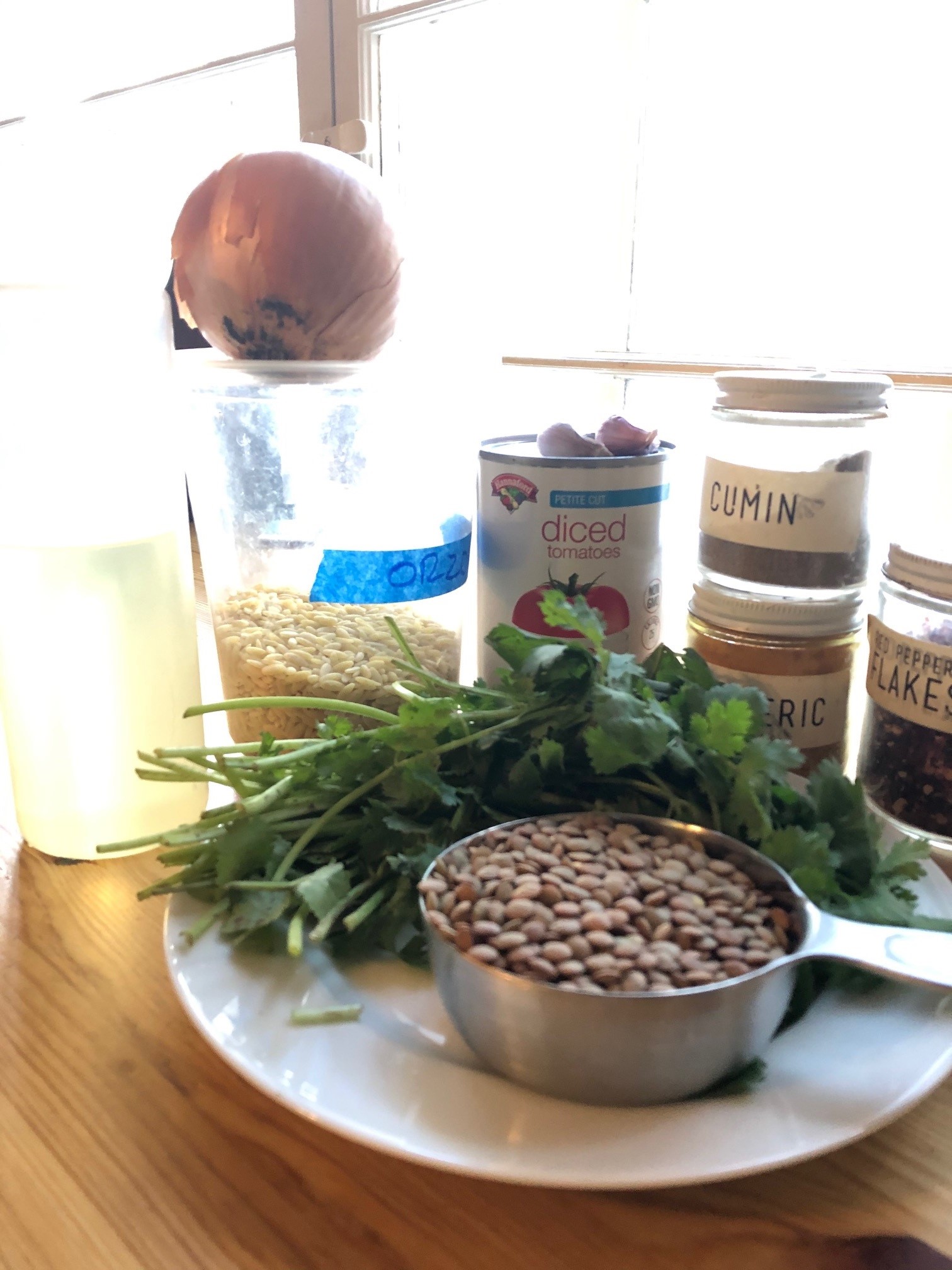 ingredients for bowl of Lentilha Indiana com Massa